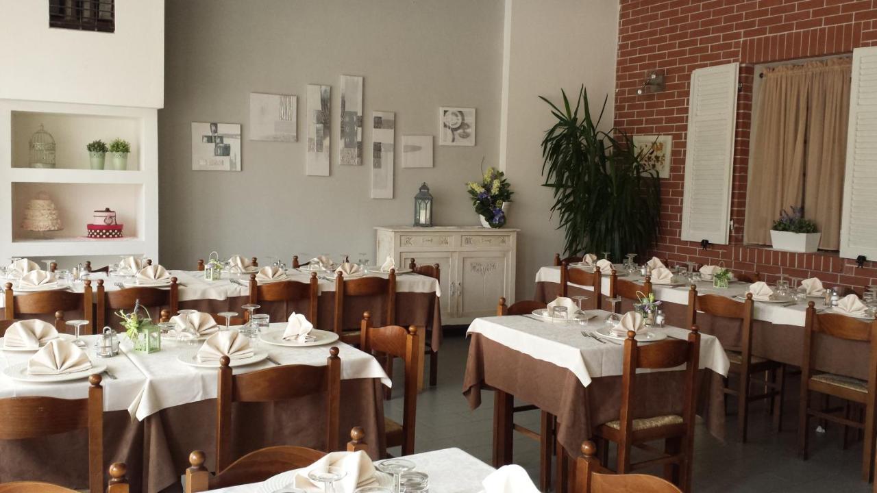 Albergo Ristorante Da Tunon Oviglio Exterior photo